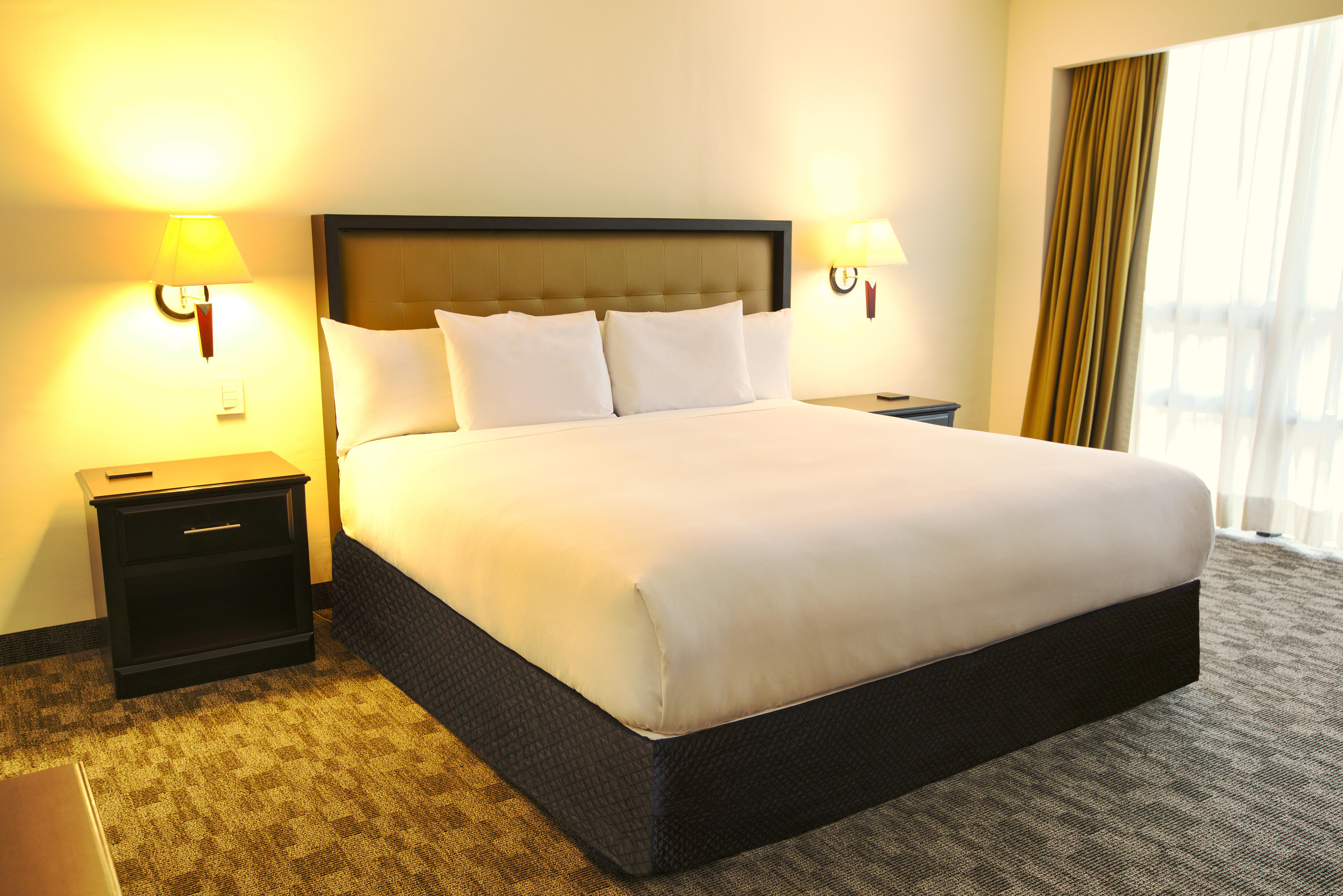 Wyndham Garden Guatemalaváros Kültér fotó A king bed