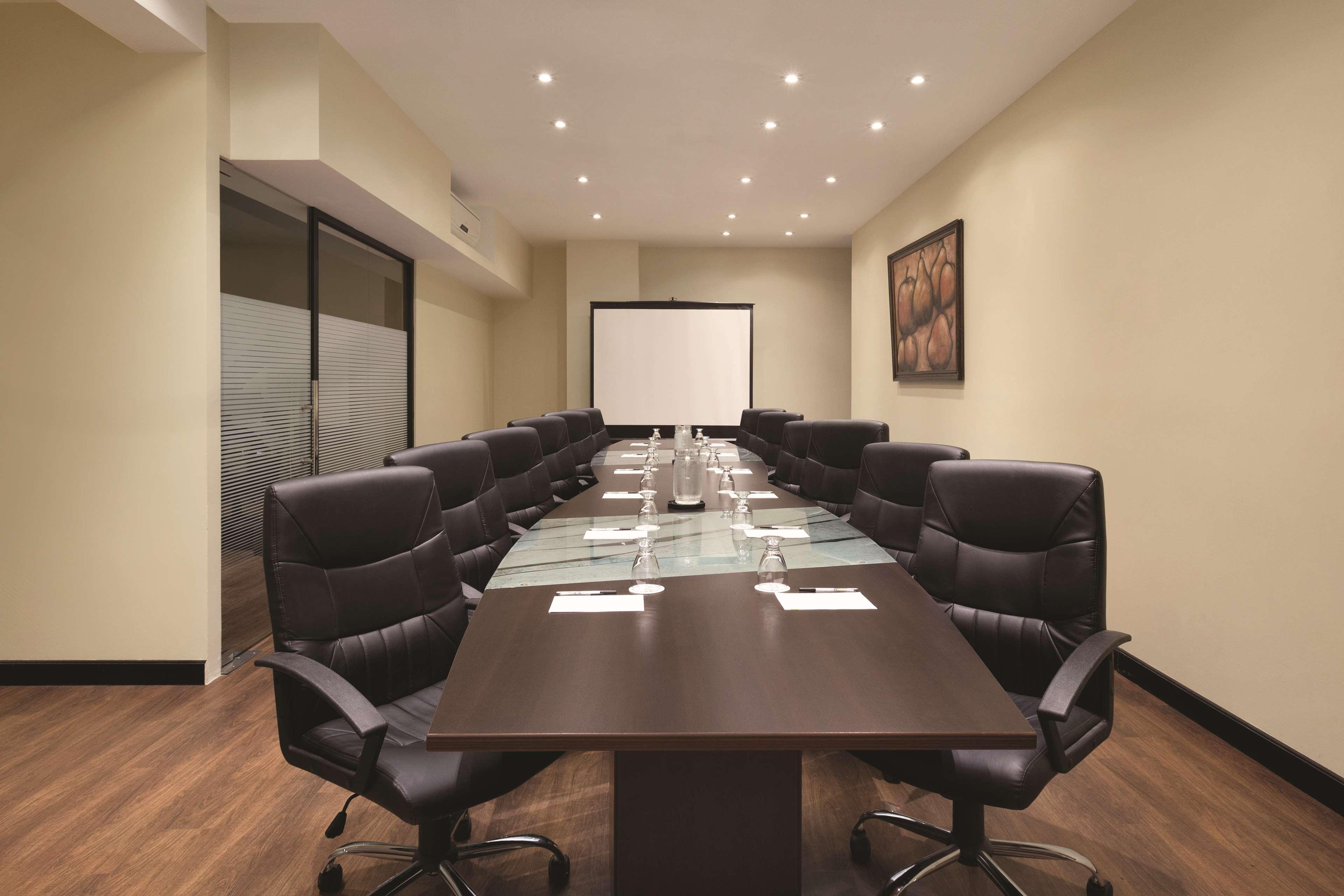 Wyndham Garden Guatemalaváros Kültér fotó Meeting room