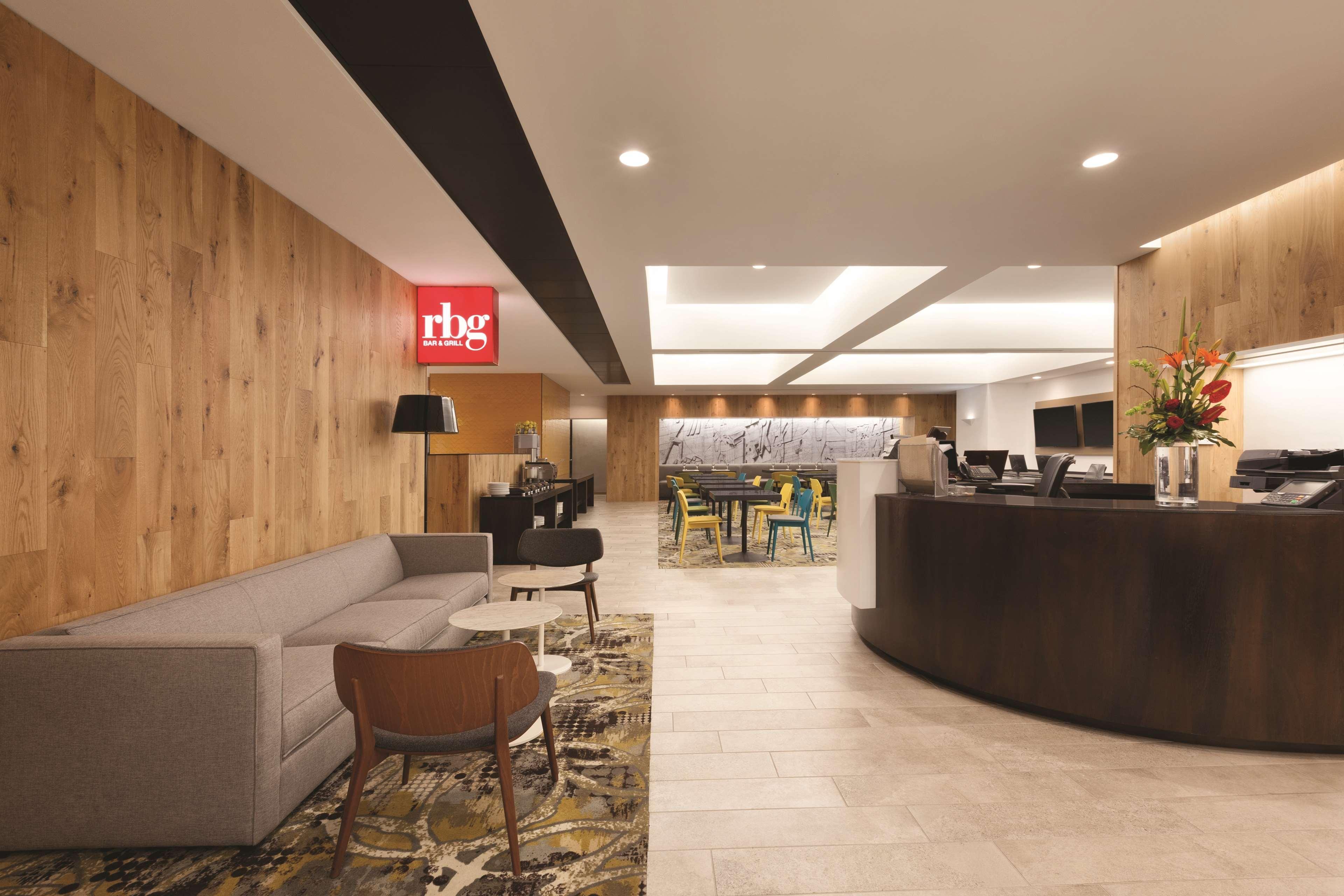 Wyndham Garden Guatemalaváros Kültér fotó The lounge at London Heathrow Airport