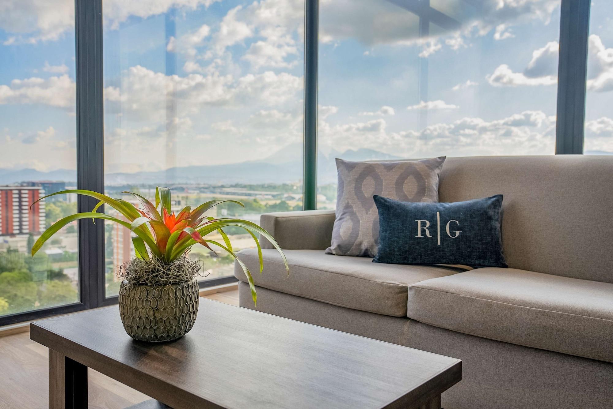 Wyndham Garden Guatemalaváros Kültér fotó A living room at the Ritz-Carlton, Georgetown