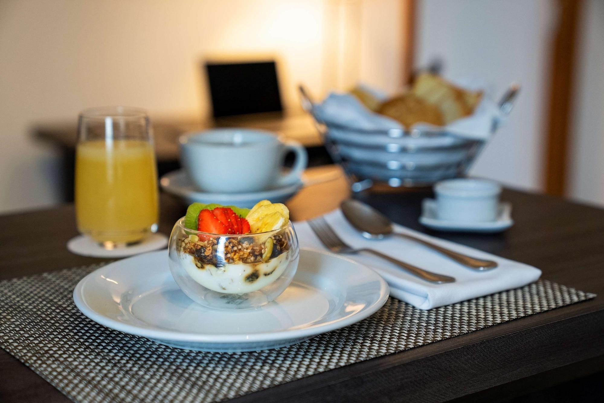 Wyndham Garden Guatemalaváros Kültér fotó A healthy breakfast